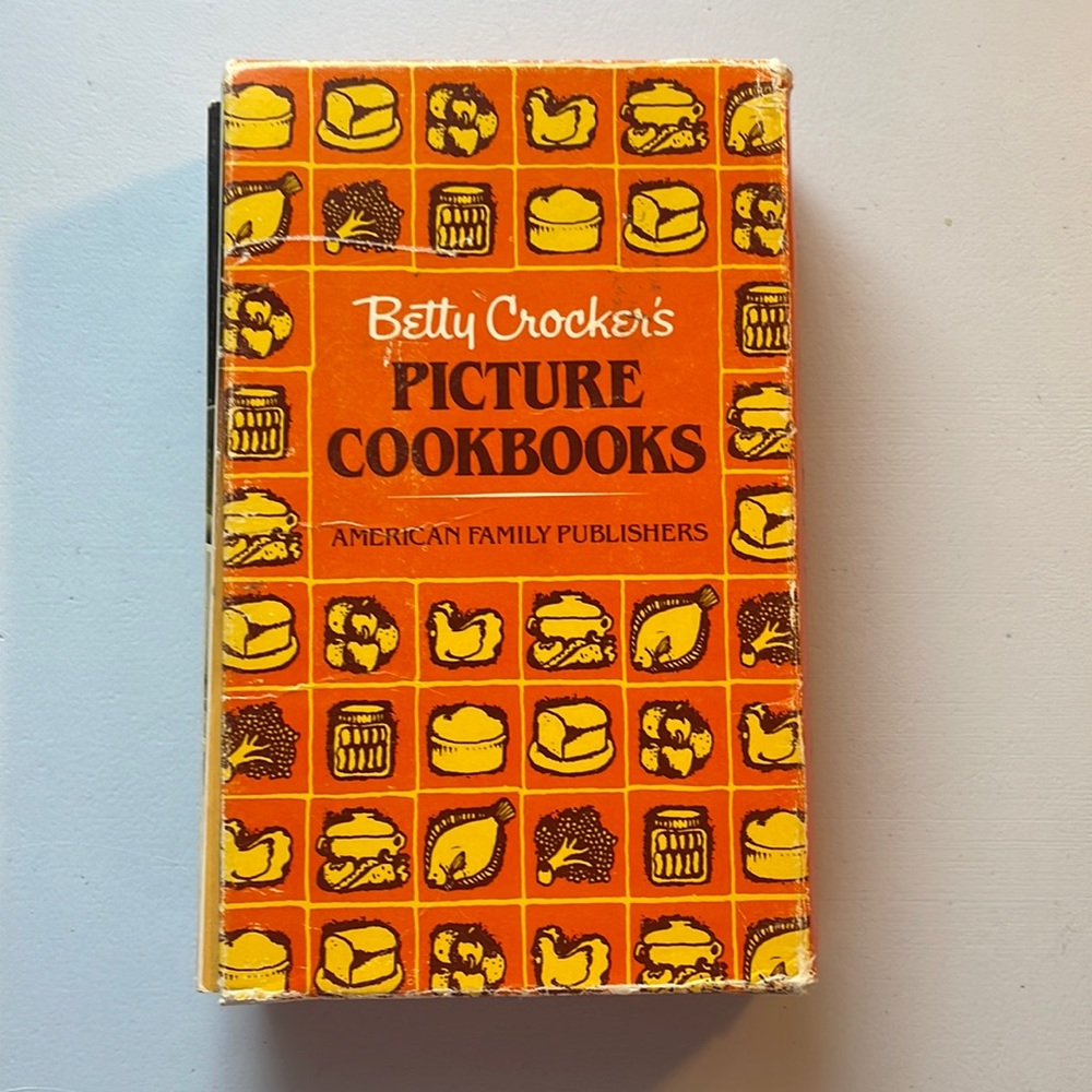 🎁NOT ELIGIBLE FOR BUNDLE DEAL/Vintage Betty Crocker’s Picture Cookbooks 1982